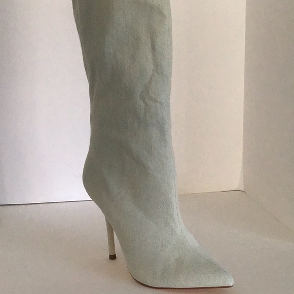 💥💥 FOREVER 21 💥💥.          DISTRESSED DENIM SHAFT BOOTS - Picture 6 of 7